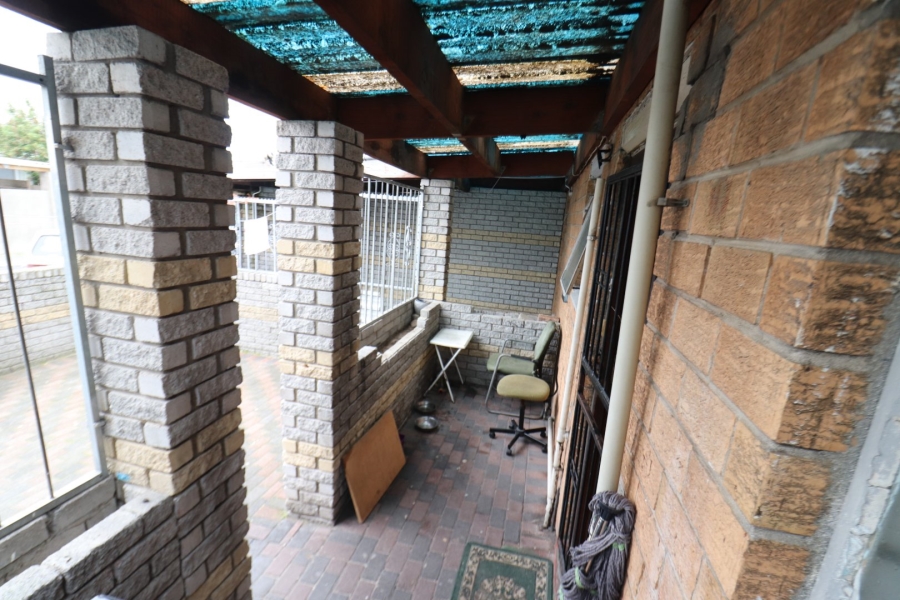 5 Bedroom Property for Sale in Lentegeur Western Cape